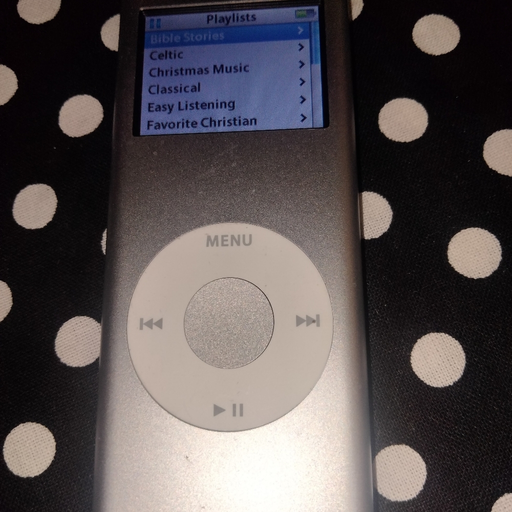 Silver Apple ipod nano Generation 2